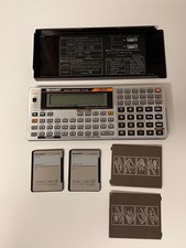 SHARP PC 1475  Taschencomputer / 1x RAM Card 8 CE-212M / 1x RAM Card 32 CE-2H32M