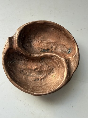 Brutalistischer bronze - brutalistischer,
