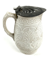 Krug Kanne England Sheffield ironstone florales Relief 19. Jh. gesteckter Deckel