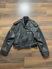 Graue Jacke in Lederoptik