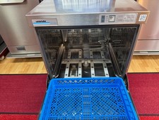 GESCHIRRSPÜLMASCHINE