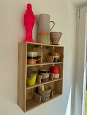 Tassenregal aus massiv Eiche 9