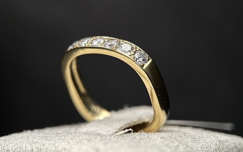 Karat gold ring ct - 18,