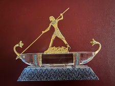 Einzigartige Kristallfigur von Pharao Tutanchamun  mit Harpune auf Boot 