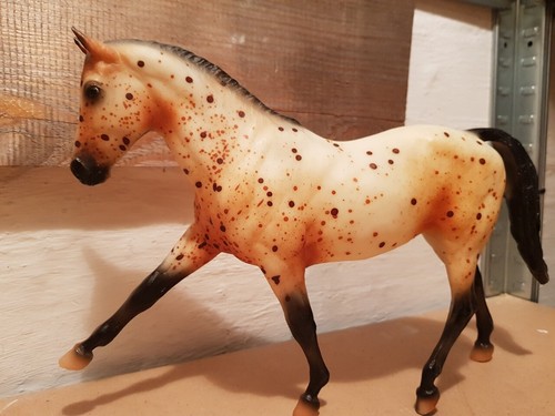 Breyer modellpferd schimmel - modellpferd,
