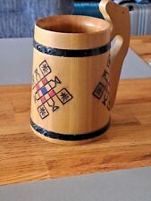 Großer Bierkrug aus Holz