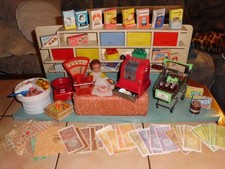 Kaufmannsladen DDR- mit viel Zubehör- gut erhalten