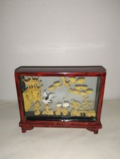 Älterer asiat. Schaukasten