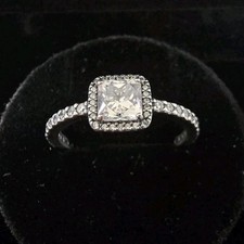 Pandora 198863C01 Ring Damen Quadratischer Funkelnder Strahlenkranz 