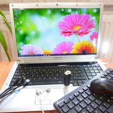 Samsung E372 Brilliant ROT 17 Zoll l 1TB SSD Windows 10 l 6GB RAM Tasten Defekt