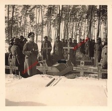 Deutscher Feldpfarrer Heldenfriedhof Beerdigung Soldaten Schepetowka Ukraine