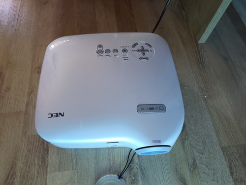 Lcd beamer nec mit - vt, 47