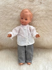 Kleiner alter Puppenjunge