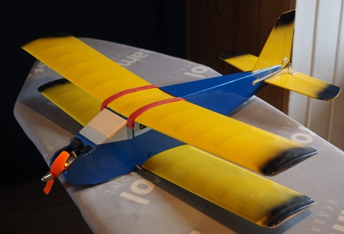 Flugmodell doppeldecker - flugmodell,