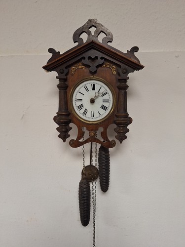 Alte wanduhr 1890 mit - wanduhr, um