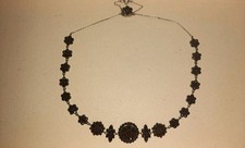 Antikes florales Granatcollier