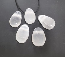  SELENIT -Marienglas GEBOHRTER TROMMELSTEIN ANHÄNGER