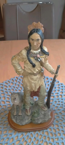 Indianerfigur mit wolf - indianerfigur,