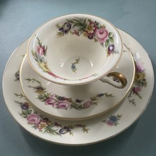 Sammelgedeck aus Porzellan