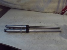 Suzuki GN 125 EZ98 Original Gabel Gabelholm Stand Tauch Rohr Rechts + Links