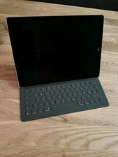 Apple iPad Pro 1. Gen Wi-Fi 12,9 Zoll Inkl. Ledercase und Keyboard 128GB