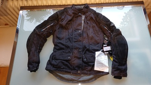 Motorradjacke ungetragen