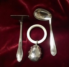 Altes Kinderbesteck, 800 Silber, Breischieber & Lernlöffel,& Babyrassel Alpacca