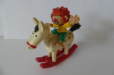 Pumuckl auf Schaukelpferd von Bully
