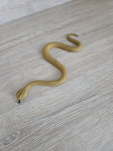 Gummischlange schlange aus - /,