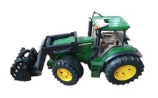 BRUDER John Deere 7930 mit Frontlader für Holz Traktor - Grün