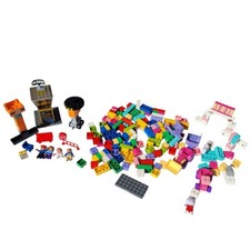 Konvolut Lego Duplo Flughafen 4 Figuren  Platten+ Hello Kitty Fahrzeuge Anhänger