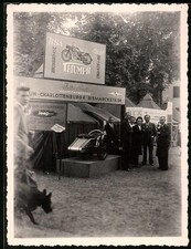 Fotografie Berlin, Messestand Fritz Bast Kraftfahrzeuge, BSA & Triumph Motorräd 