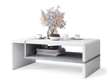 Couchtisch mit Ablage