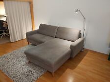 Sofa 2,5 Sitzer, Zementgrau, Longchair, Kunstleder mit Stauraum von Casarista