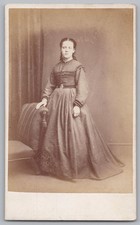 CDV Viktorianische Dame Carte de Visite Foto in voller Länge