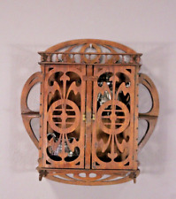 Antikes Jugendstil Hängeschränkchen Vitrine filigran verziert um 1900