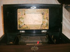 Antike Walzenspieluhr wohl um