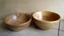 2 Schalen aus Holz massiv 