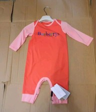 Burberry Mütze und Lätzchen weiß Baby mitwachsend Alter 9 Monate neu mit Etikett