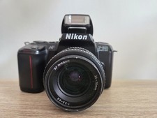 Nikon F 601 Quartz Date SLR mit Echtledertasche und Blitzaufsatz