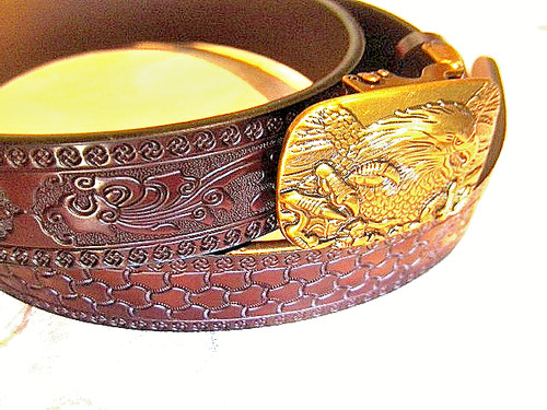 Goldener adler auf - goldener,