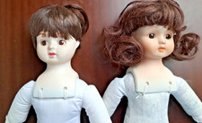 Zwei Porzellanpuppen mit Kleidung, Größe ca 37cm, defekt für Bastler