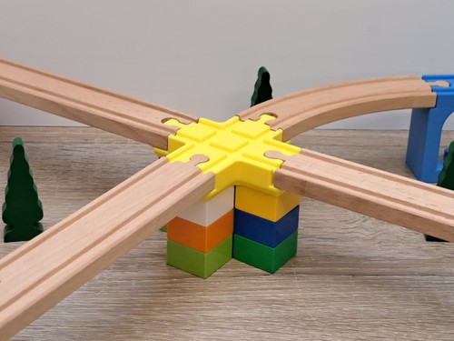 Duplo auf holzeisenbahn gleis - auf,