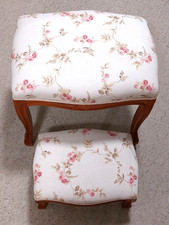 2 wunderschöne Polsterhocker