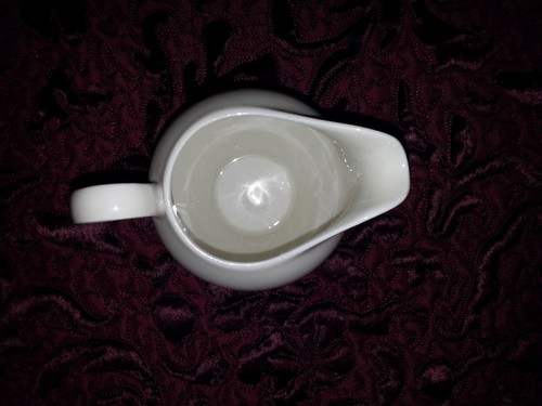 Milchkännchen eher beige