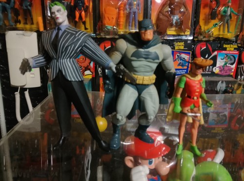 Collectibles the dark - collectibles,