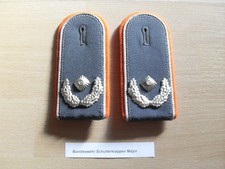 SCHULTERKLAPPEN.-BW -
