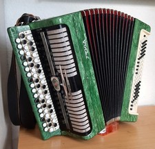 Russische Knopfakkordeon "ETüD "