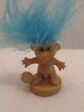 Knolli Troll Zaubertroll mit Fußball bunte Haare blau 80er 90er Jahre vintage