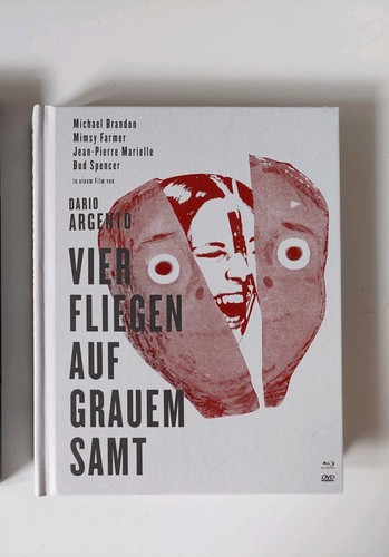 Vier fliegen auf grauem samt - fliegen,